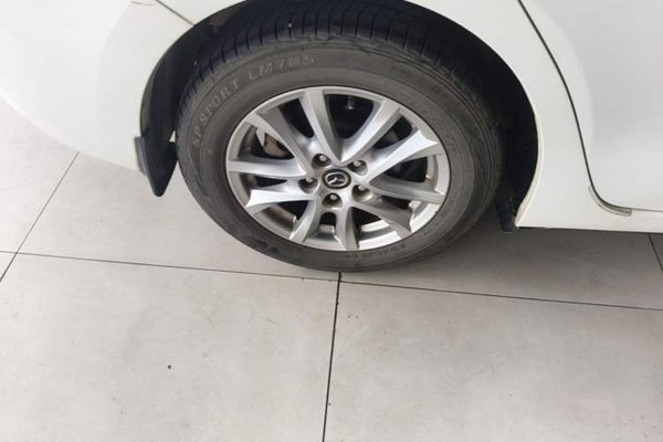 Mazda Mazda 3 Axela 2016, 107600 км, за 6466 USD - фото 11