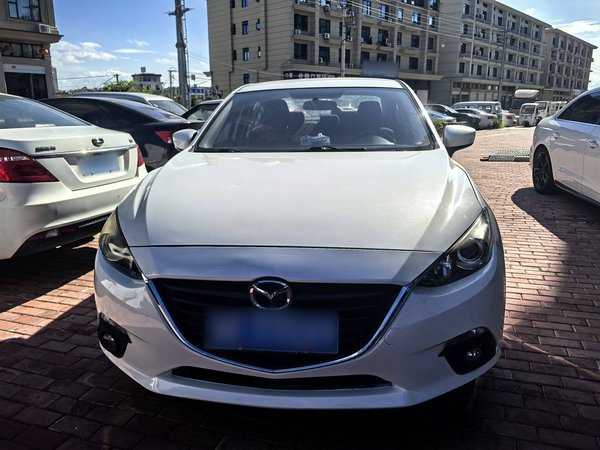 Mazda Mazda 3 Axela 2016 Sedan 1.5L Automatic Comfort Model, 2016 года