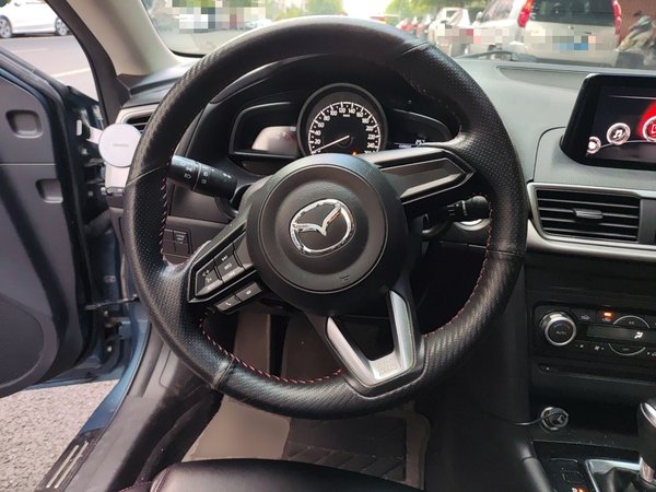 Mazda Mazda 3 Axela 2017, 101600 км, за 6856 USD - фото 11