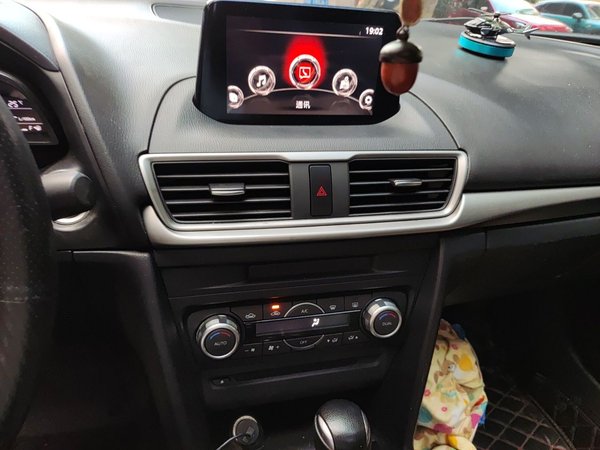 Mazda Mazda 3 Axela 2017, 101600 км, за 6856 USD - фото 14