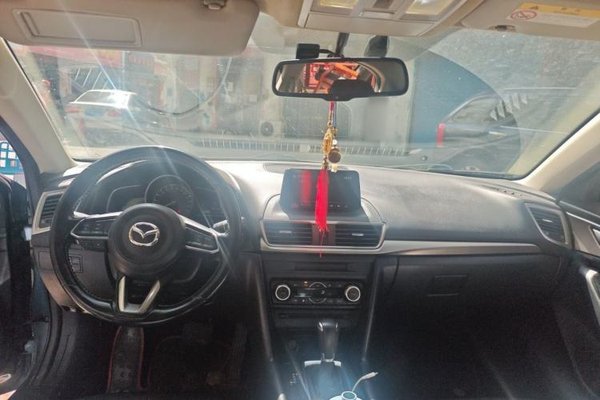 Mazda Mazda 3 Axela 2017, 98600 км, за 8790 USD - фото 18