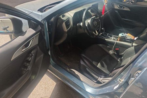 Mazda Mazda 3 Axela 2017, 98600 км, за 8790 USD - фото 19