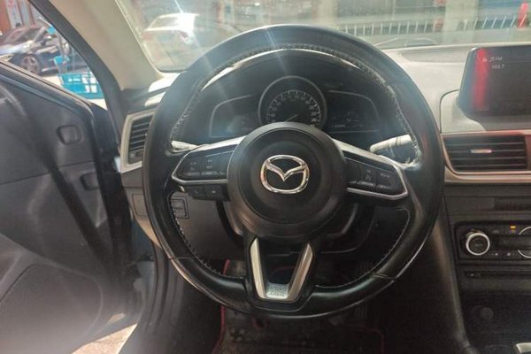 Mazda Mazda 3 Axela 2017, 98600 км, за 8790 USD - фото 9