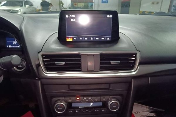 Mazda Mazda 3 Axela 2017, 106700 км, за 8452 USD - фото 20
