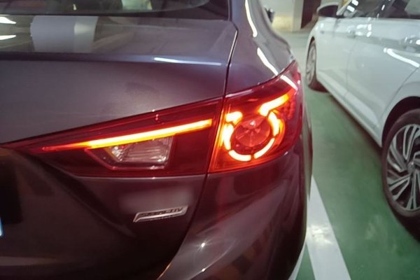 Mazda Mazda 3 Axela 2017, 106700 км, за 8452 USD - фото 14