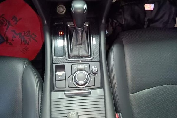 Mazda Mazda 3 Axela 2017, 106700 км, за 8452 USD - фото 21