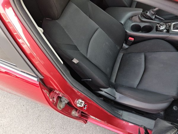 Mazda Mazda 3 Axela 2017, 121800 км, за 7353 USD - фото 23