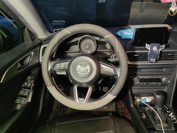 Mazda Mazda 3 Axela 2017, 130399 км, за 5797 USD - фото 11