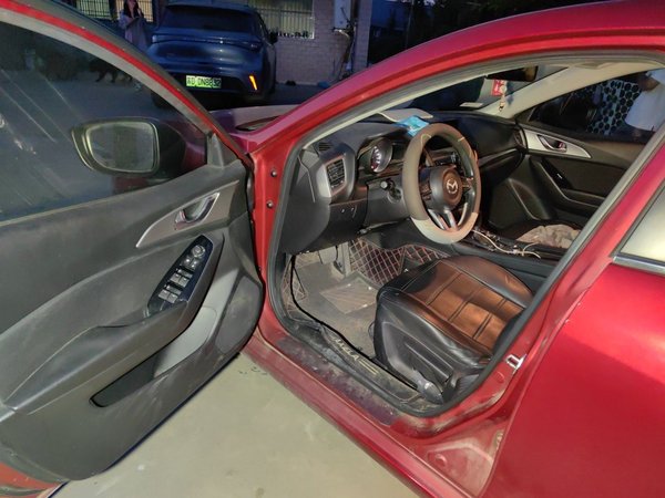 Mazda Mazda 3 Axela 2017, 130399 км, за 5797 USD - фото 17