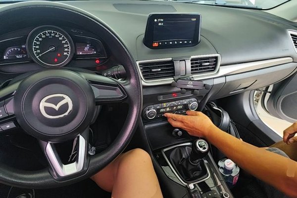 Mazda Mazda 3 Axela 2017, 76000 км, за 6701 USD - фото 17