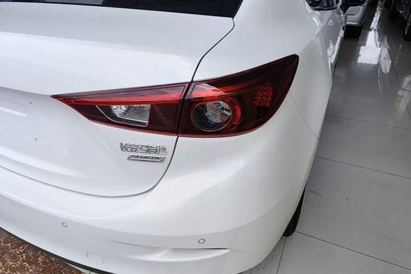 Mazda Mazda 3 Axela 2017, 76000 км, за 6701 USD - фото 14