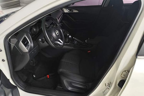 Mazda Mazda 3 Axela 2017, 76000 км, за 6701 USD - фото 22