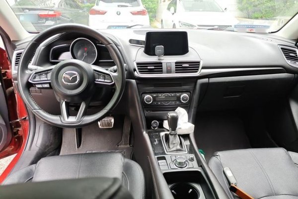 Mazda Mazda 3 Axela 2017, 53100 км, за 10220 USD - фото 6