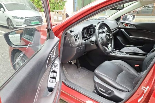 Mazda Mazda 3 Axela 2017, 53100 км, за 10220 USD - фото 13