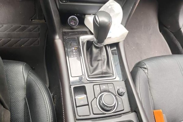 Mazda Mazda 3 Axela 2017, 53100 км, за 10220 USD - фото 11