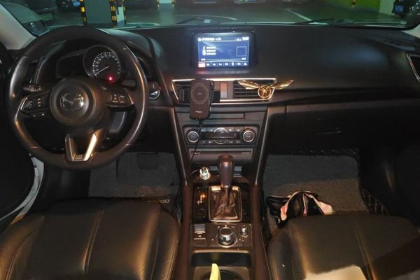 Mazda Mazda 3 Axela 2017, 116600 км, за 10129 USD - фото 18