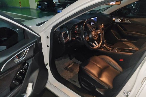 Mazda Mazda 3 Axela 2017, 116600 км, за 10129 USD - фото 19