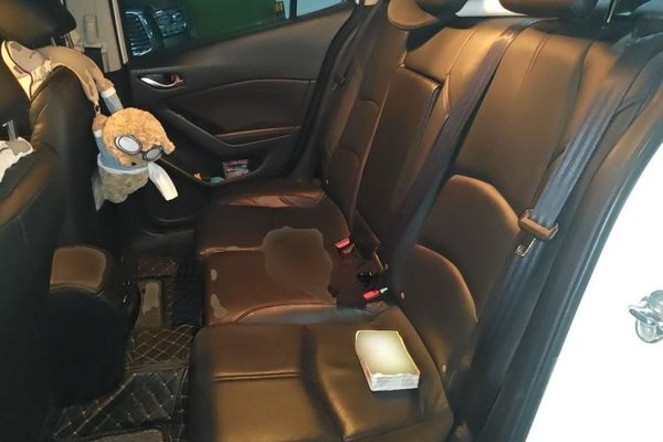 Mazda Mazda 3 Axela 2017, 116600 км, за 10129 USD - фото 20