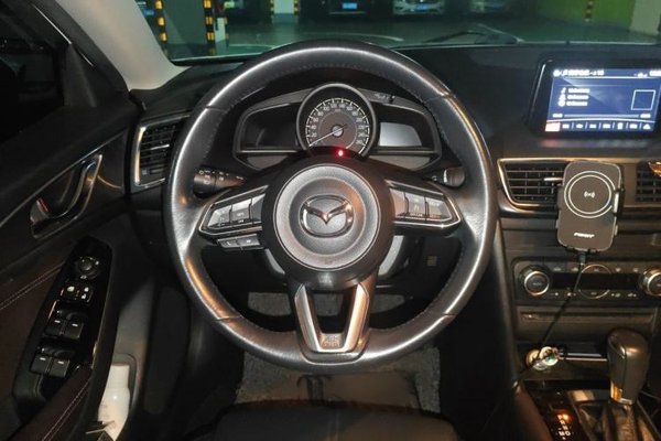 Mazda Mazda 3 Axela 2017, 116600 км, за 10129 USD - фото 9