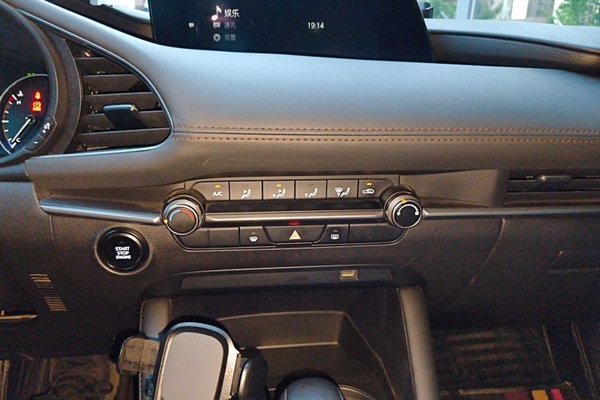 Mazda Mazda 3 Axela 2020, 74100 км, за 8031 USD - фото 13