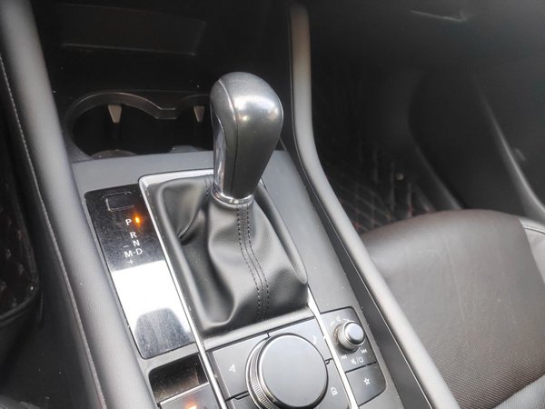 Mazda Mazda 3 Axela 2020, 47400 км, за 10001 USD - фото 11