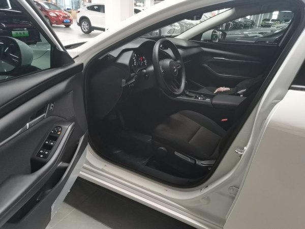 Mazda Mazda 3 Axela 2020, 66200 км, за 9880 USD - фото 19