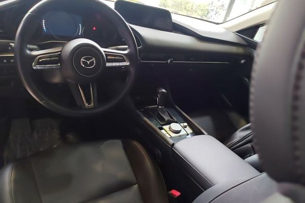 Mazda Mazda 3 Axela 2020, 21900 км, за 12963 USD - фото 13