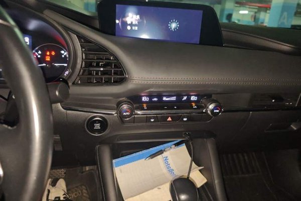 Mazda Mazda 3 Axela 2020, 114300 км, за 8854 USD - фото 14