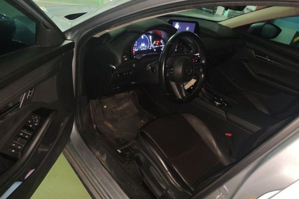 Mazda Mazda 3 Axela 2020, 114300 км, за 8854 USD - фото 17