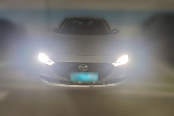 Mazda Mazda 3 Axela 2020, 114300 км, за 8854 USD