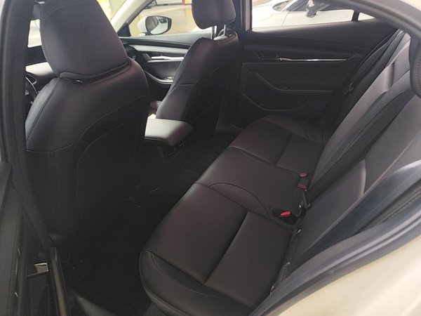 Mazda Mazda 3 Axela 2020, 73000 км, за 10553 USD - фото 20