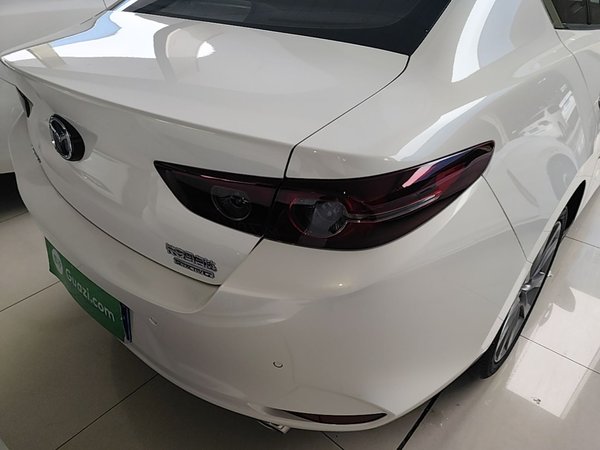 Mazda Mazda 3 Axela 2020, 73000 км, за 10553 USD - фото 7