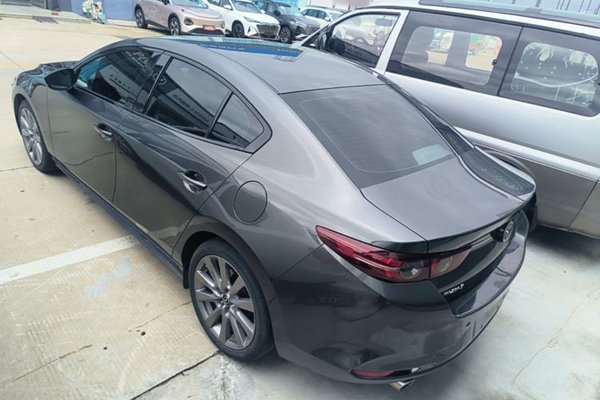 Mazda Mazda 3 Axela 2021, 86400 км, за 11144 USD