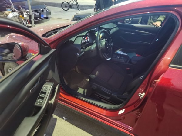 Mazda Mazda 3 Axela 2021, 26800 км, за 11119 USD - фото 10