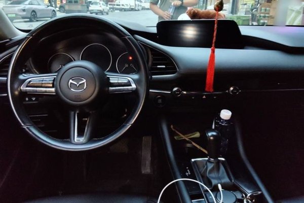 Mazda Mazda 3 Axela 2021, 91000 км, за 8526 USD - фото 9