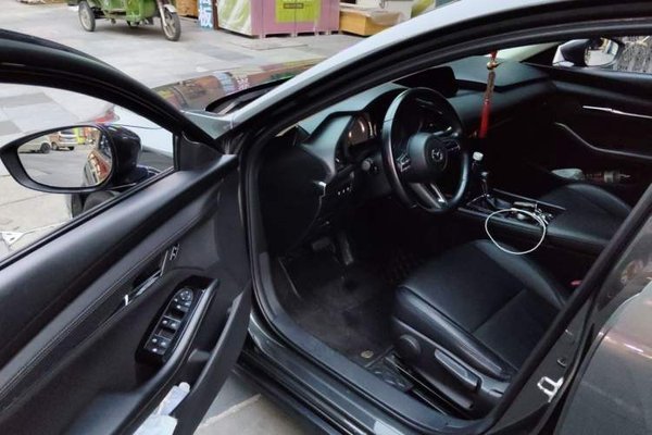 Mazda Mazda 3 Axela 2021, 91000 км, за 8526 USD - фото 16