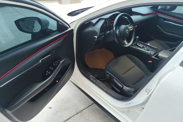 Mazda Mazda 3 Axela 2021, 45300 км, за 11794 USD - фото 19