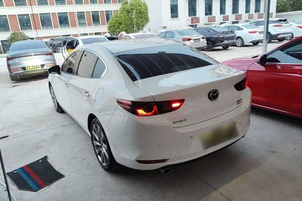 Mazda Mazda 3 Axela 2021, 45300 км, за 11794 USD