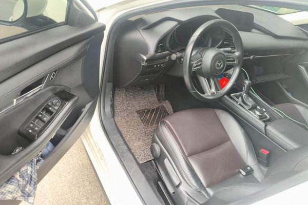 Mazda Mazda 3 Axela 2021, 47100 км, за 11372 USD - фото 13