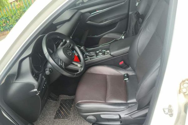 Mazda Mazda 3 Axela 2021, 47100 км, за 11372 USD - фото 12