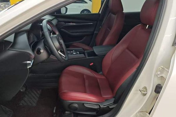 Mazda Mazda 3 Axela 2022, 9900 км, за 14274 USD - фото 9