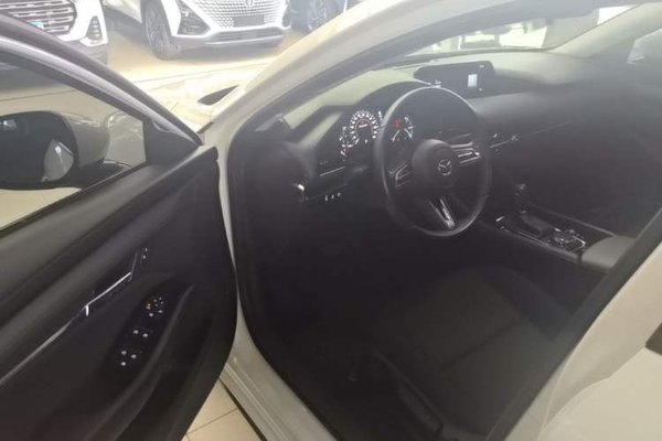Mazda Mazda 3 Axela 2023, 13000 км, за 13367 USD - фото 19
