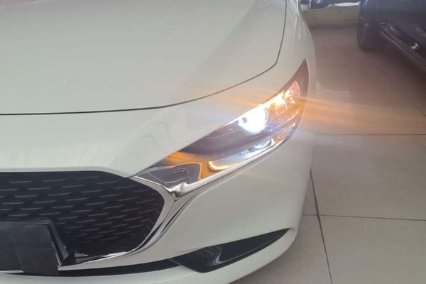 Mazda Mazda 3 Axela 2023, 13000 км, за 13367 USD - фото 9
