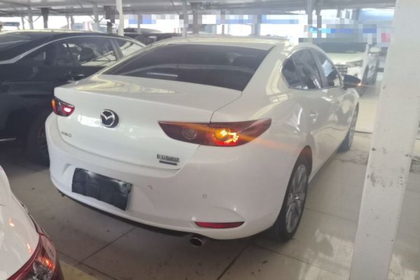 Mazda Mazda 3 Axela 2023, 13000 км, за 13367 USD - фото 6