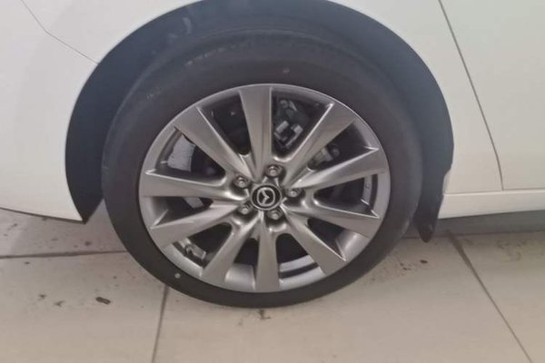 Mazda Mazda 3 Axela 2023, 13000 км, за 13367 USD - фото 10