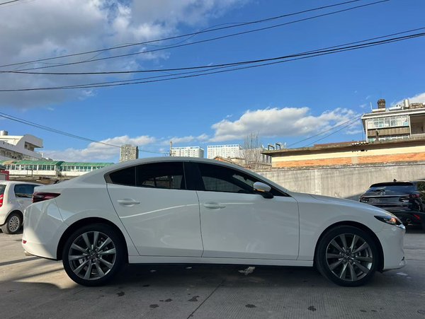 Mazda Mazda 3 Axela 2023, 18400 км, за 14048 USD