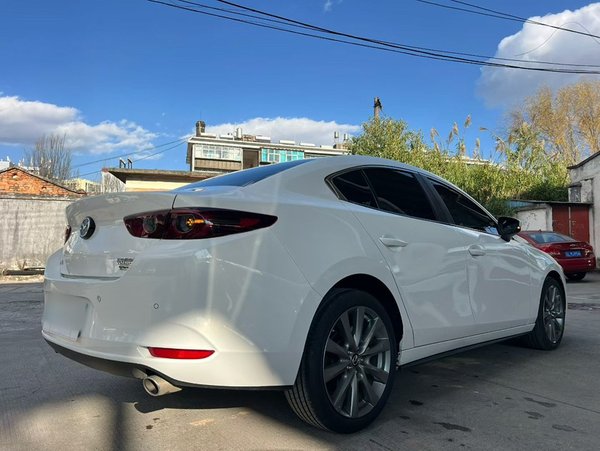 Mazda Mazda 3 Axela 2023, 18400 км, за 14048 USD