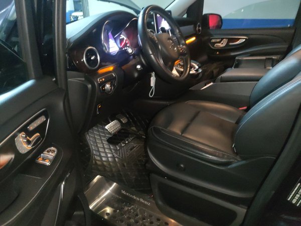 Mercedes-Benz V-Class 2018, 38300 км, за 35499 USD - фото 17