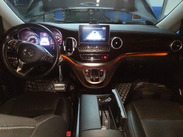 Mercedes-Benz V-Class 2018, 38300 км, за 35499 USD - фото 10