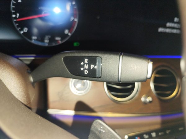 Mercedes-Benz E-Class 2020, 107600 км, за 35233 USD - фото 12